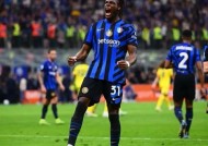 NBA季后赛窗口期再迎强敌，国际米兰回应争议，主帅态度：态度坚定，资深球员宣示担当的简单介绍-爱游戏体育电竞娱乐